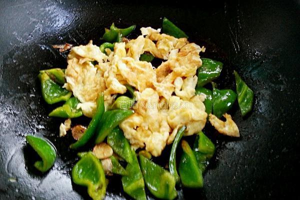 菜椒木耳炒鸡蛋的做法图解8