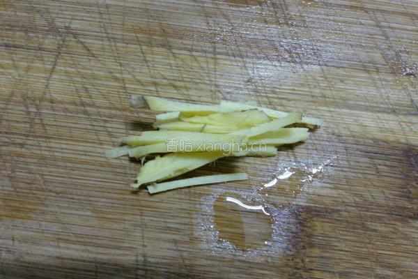 鸡蛋鲫鱼汤的做法图解2