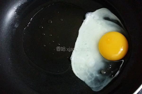 鸡蛋鲫鱼汤的做法图解3