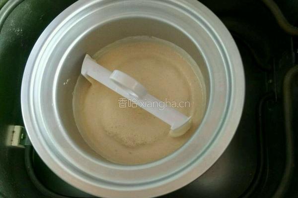 草莓冰激凌的做法图解8