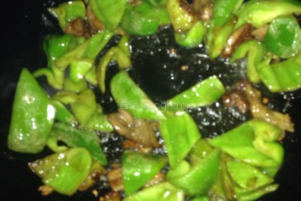 鸡蛋炒青椒的做法图解2