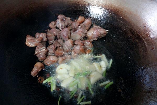 板栗烧鸭的做法图解2
