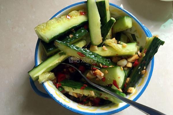凉拌蒜香拍黄瓜的做法图解8