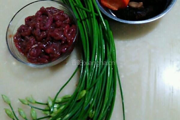 韭菜花炒牛肉的做法图解1