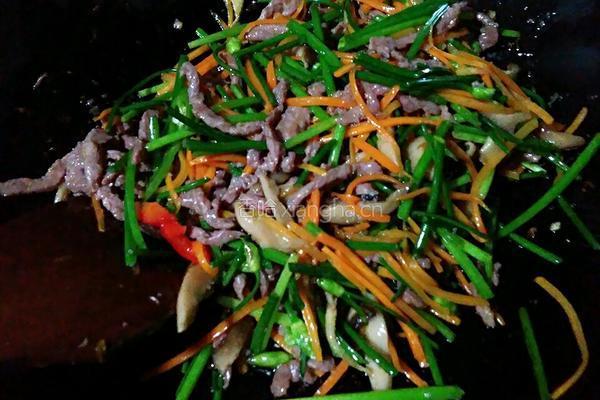 韭菜花炒牛肉的做法图解7