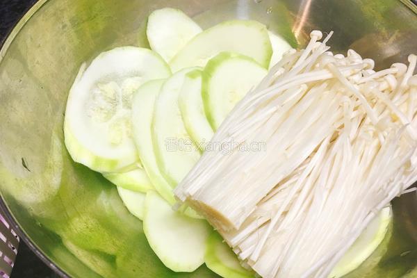 泡菜火锅的做法图解2