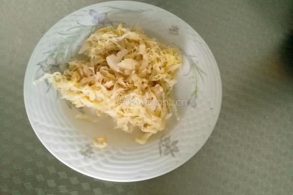 猪肉酸菜炖粉条的做法图解2