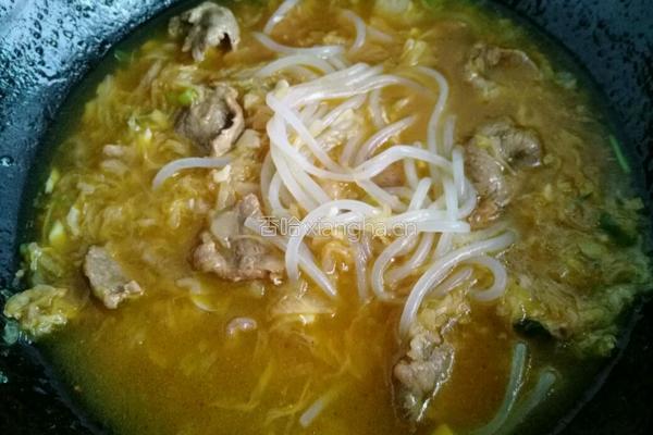 猪肉酸菜炖粉条的做法图解8
