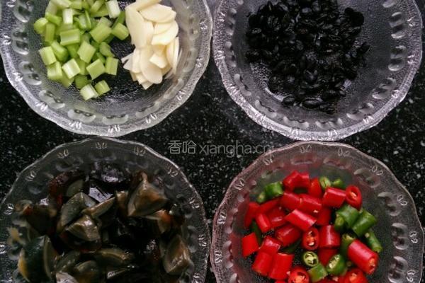 香辣炒皮蛋的做法图解2