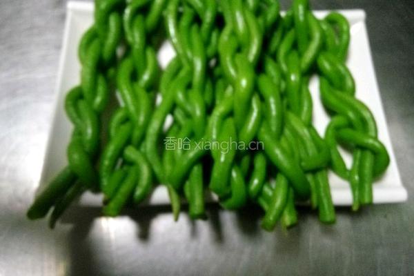 剁椒麻花豆角的做法图解5