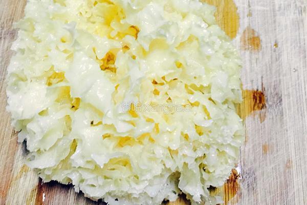 冰糖雪梨雪耳糖水的做法图解3