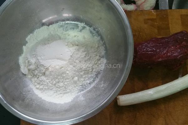 大葱牛肉盒子的做法图解1