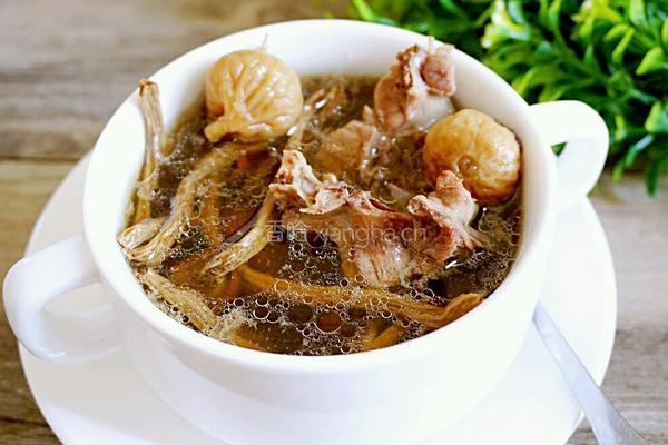 茶树菇无花果鸭汤的做法图解7
