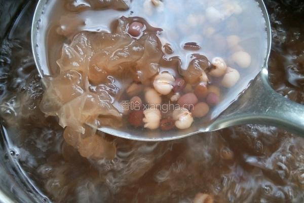 薏米红豆银耳羹的做法图解7