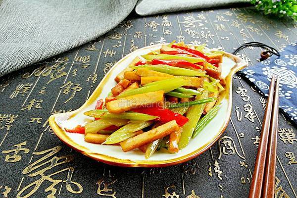 香干炒芹菜的做法图解15