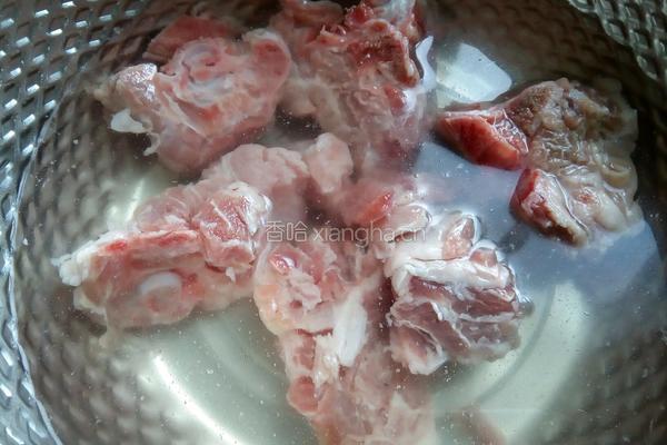 骨头薏米冬瓜汤的做法图解1