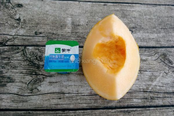 哈密瓜奶昔的做法图解1