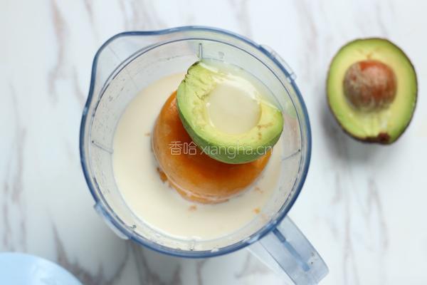 牛油果牛奶的做法图解3