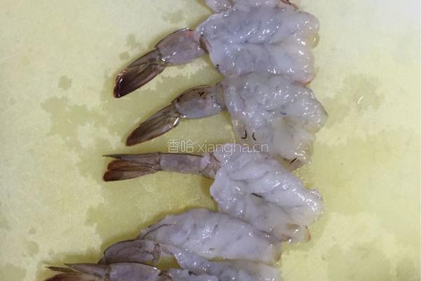 芒果虾仁的做法图解2