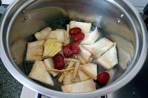 榴莲皮煲鸡汤的做法图解3