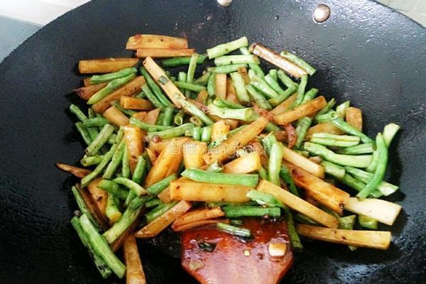 土豆炖豆角的做法图解6
