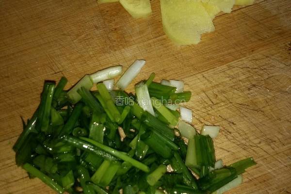 蘑菇炖豆腐的做法图解2