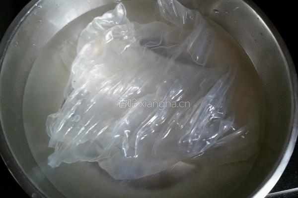 牛肉焖粉皮的做法图解1