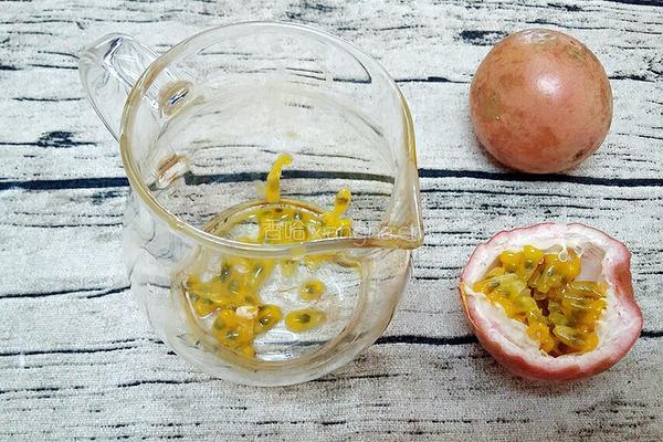 蜂蜜百香果茶的做法图解2
