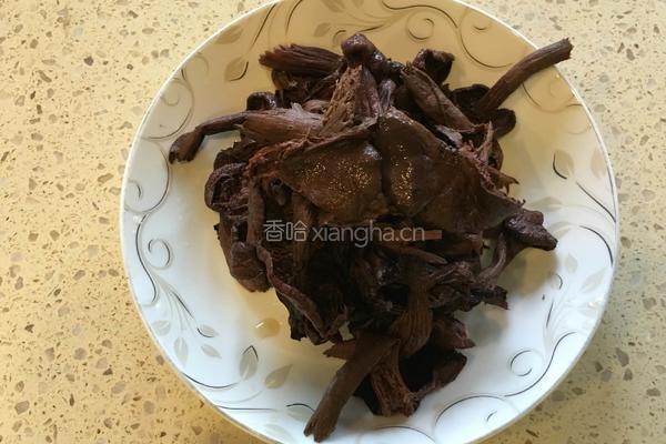 红蘑炒土豆片的做法图解3