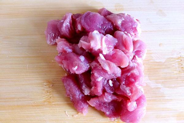 猪肉榛蘑炖土豆的做法图解1