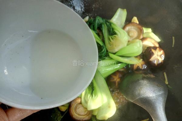 小白菜炒香菇的做法图解8