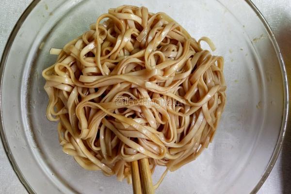 香菇炒面的做法图解3