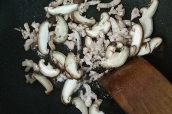 香菇炒面的做法图解5