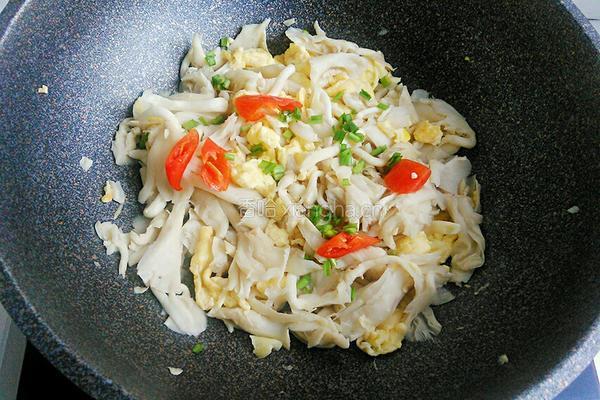 鸡蛋炒黄蘑的做法图解11
