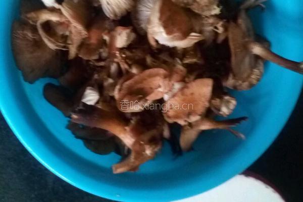 蘑菇火腿小白菜的做法图解1