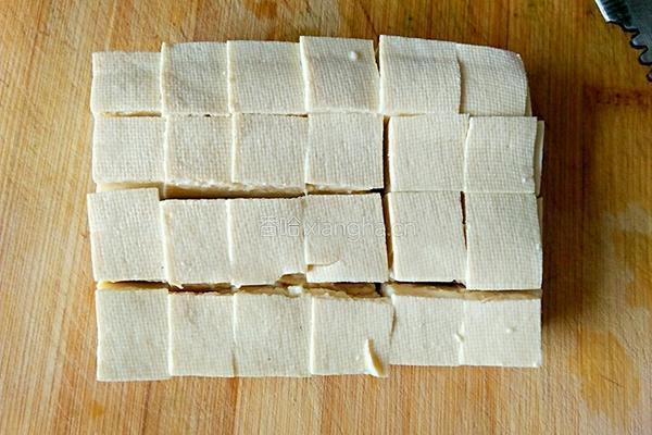 黄瓜炒豆腐的做法图解1