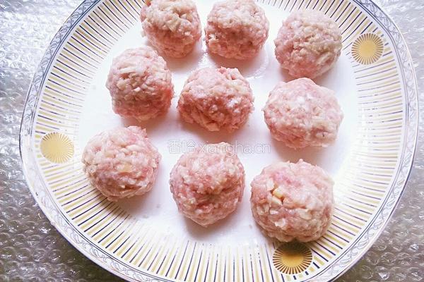 香菇肉丸汤的做法图解3