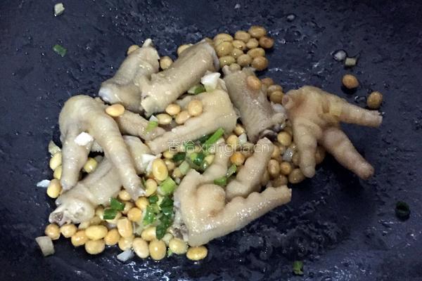 鸡爪焖黄豆的做法图解9