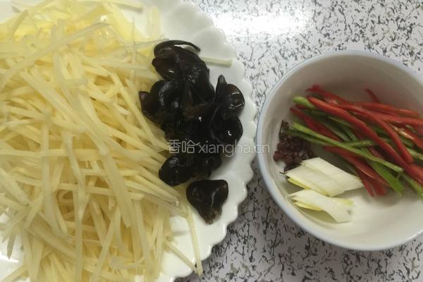 木耳土豆丝的做法图解3