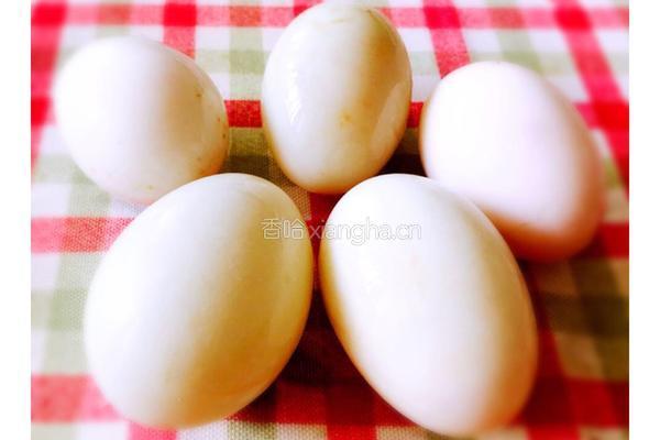 蛋黄莲蓉月饼的做法图解2