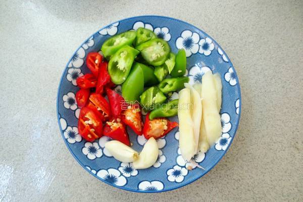 蘑菇鸡腿的做法图解5