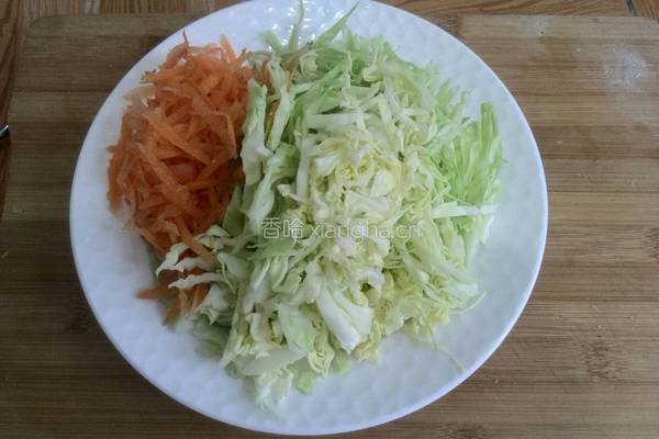 包菜炒饼丝的做法图解3