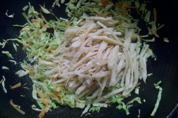 包菜炒饼丝的做法图解7
