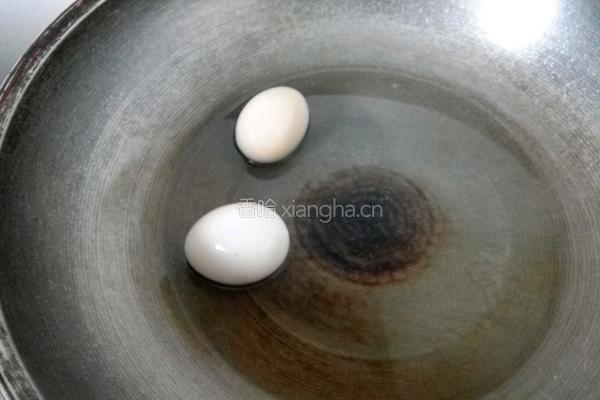 拔丝鸡蛋的做法图解1