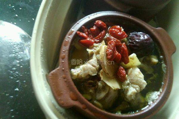 红枣枸杞香菇鸡汤的做法图解5