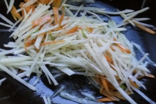 土豆胡萝卜丝的做法图解6