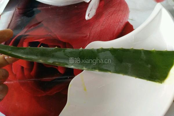 青苹果芦荟猪脊骨汤的做法图解1