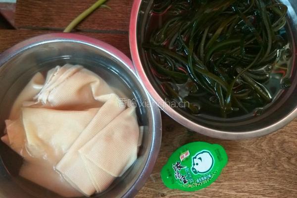海带豆皮汤的做法图解1