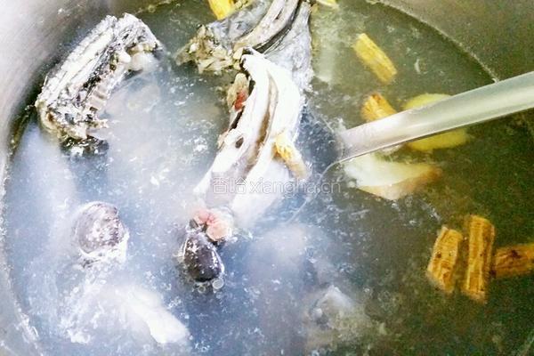 枸杞乌鸡汤的做法图解3