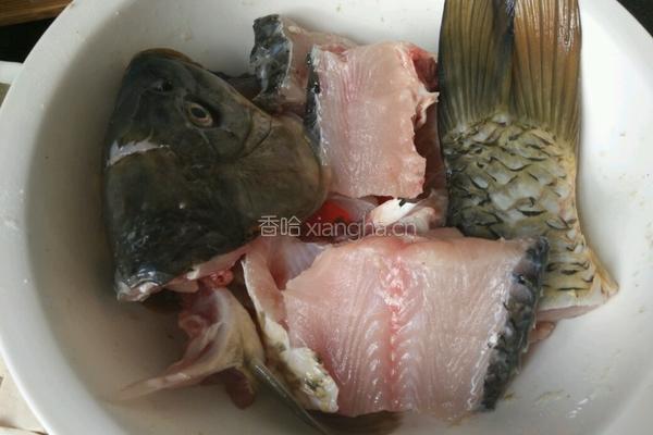 垮炖鲜鱼豆腐的做法图解2